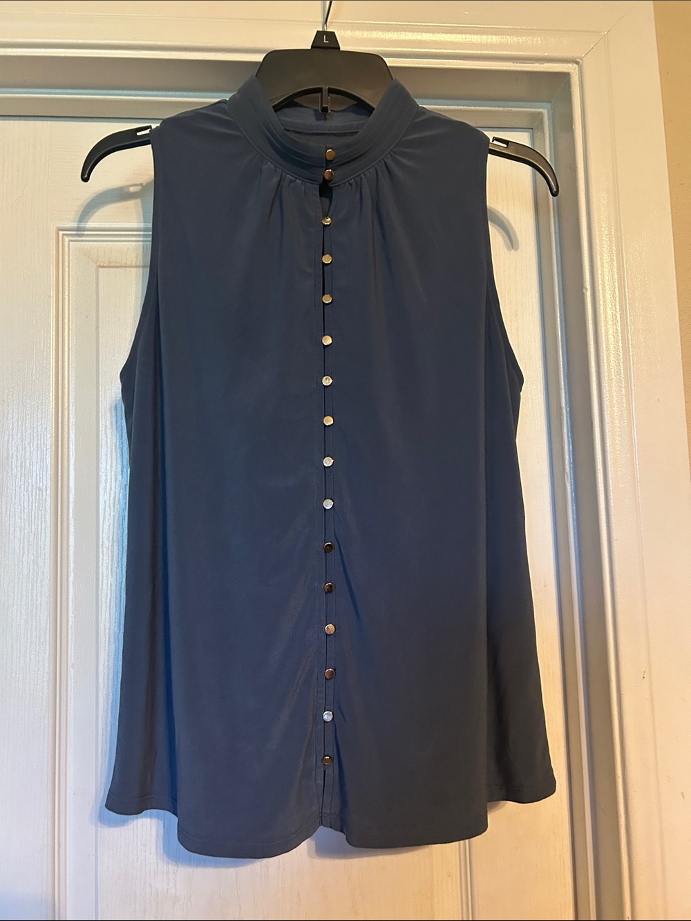 White House Black Market Mock-Neck Button-Front Top sz M